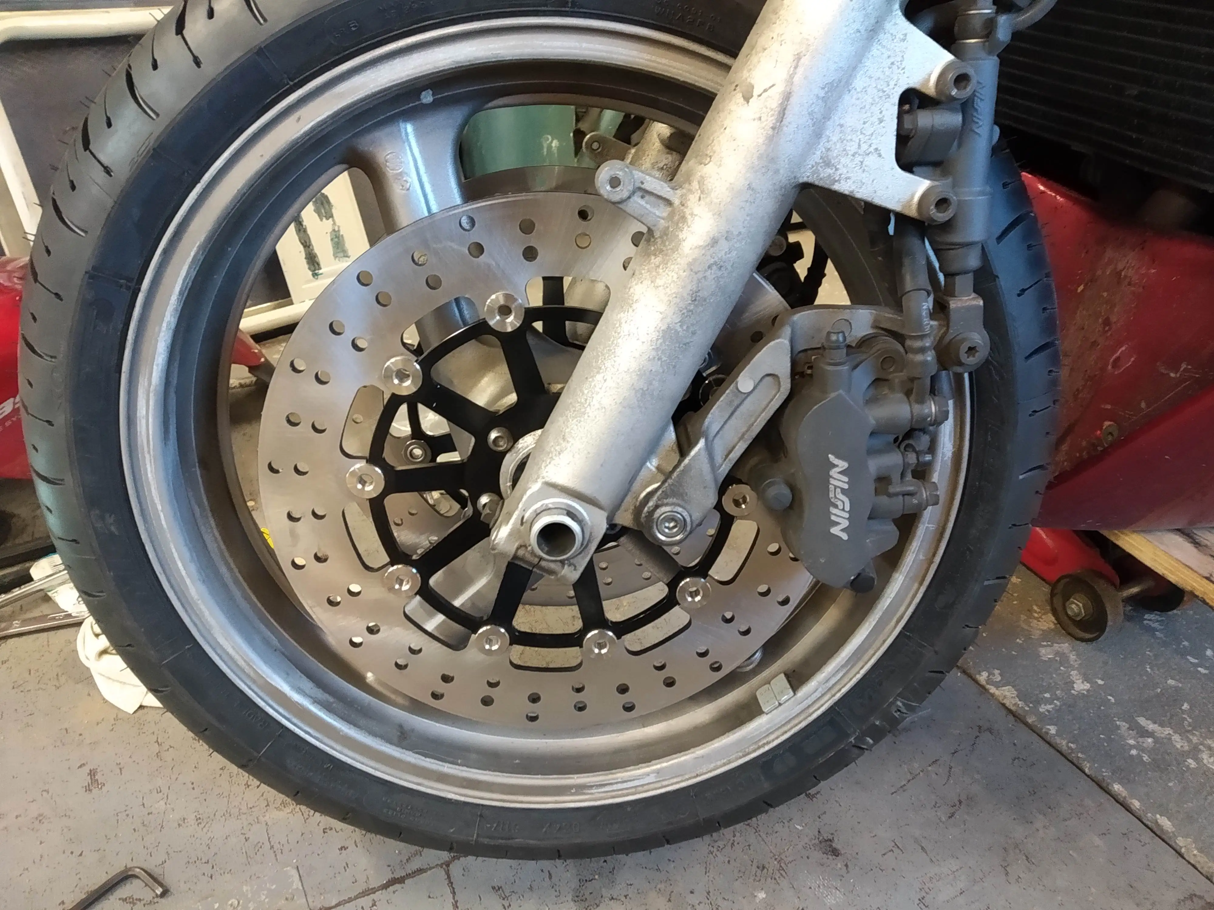BIKINGBOY Bremsscheiben vorne und hinten, Bremsbeläge für CBR 1100 XX Super Blackbird 97 98 99 00 01 02 03 04 05 06 07 08 CBR1100XX – Detail 10