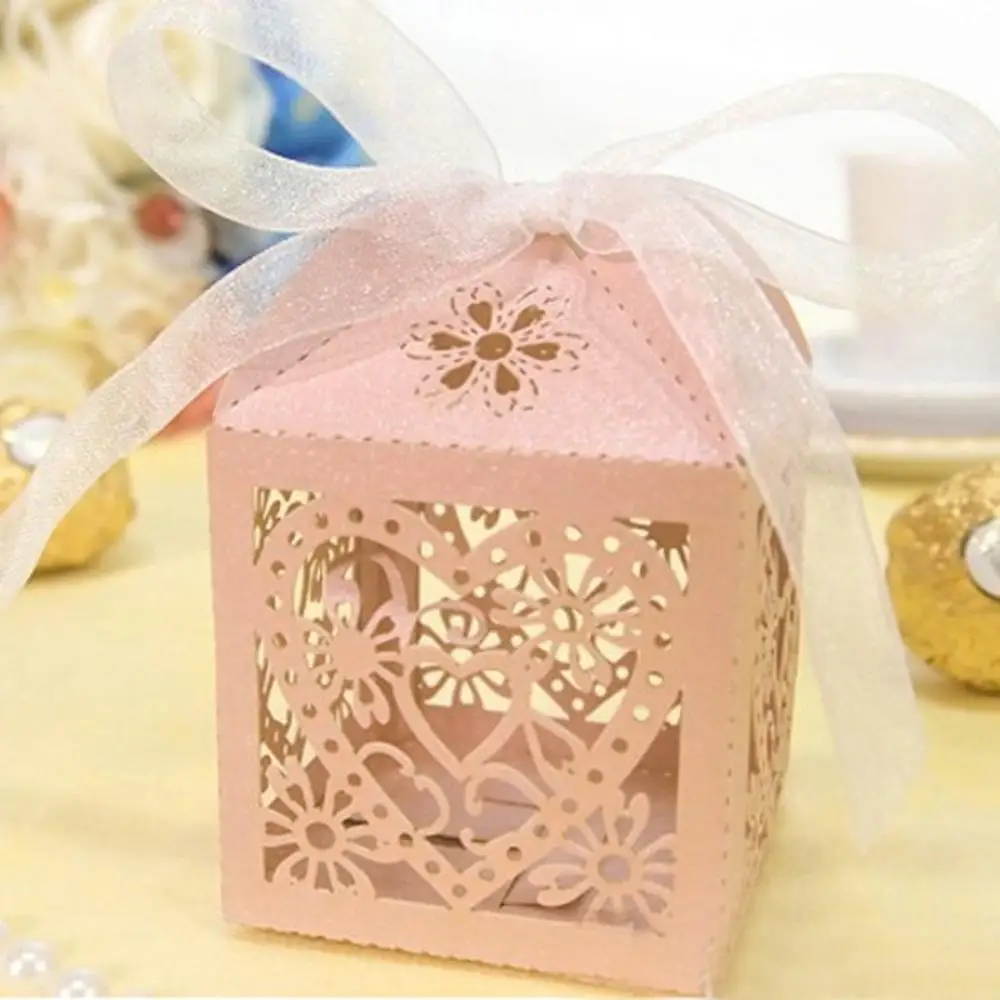 50Pcs/Set Love Heart Party Wedding Hollow Carriage Baby Shower Favors Gifts Candy Boxes Hot Sell