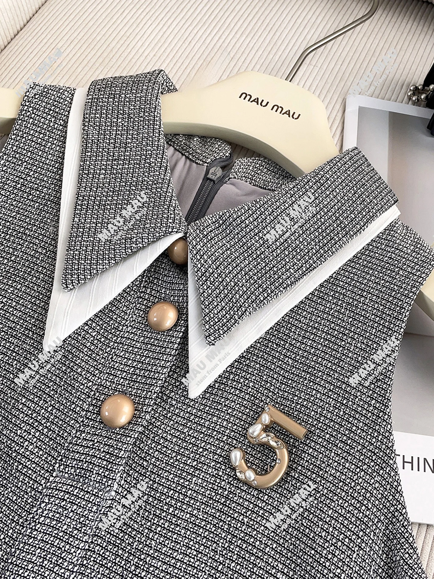 Vestido Colete Xadrez de Verão 2025 F de Alta Qualidade Design Sense Falso Duas Peças Cintura l Saia Midi Sem Ma...