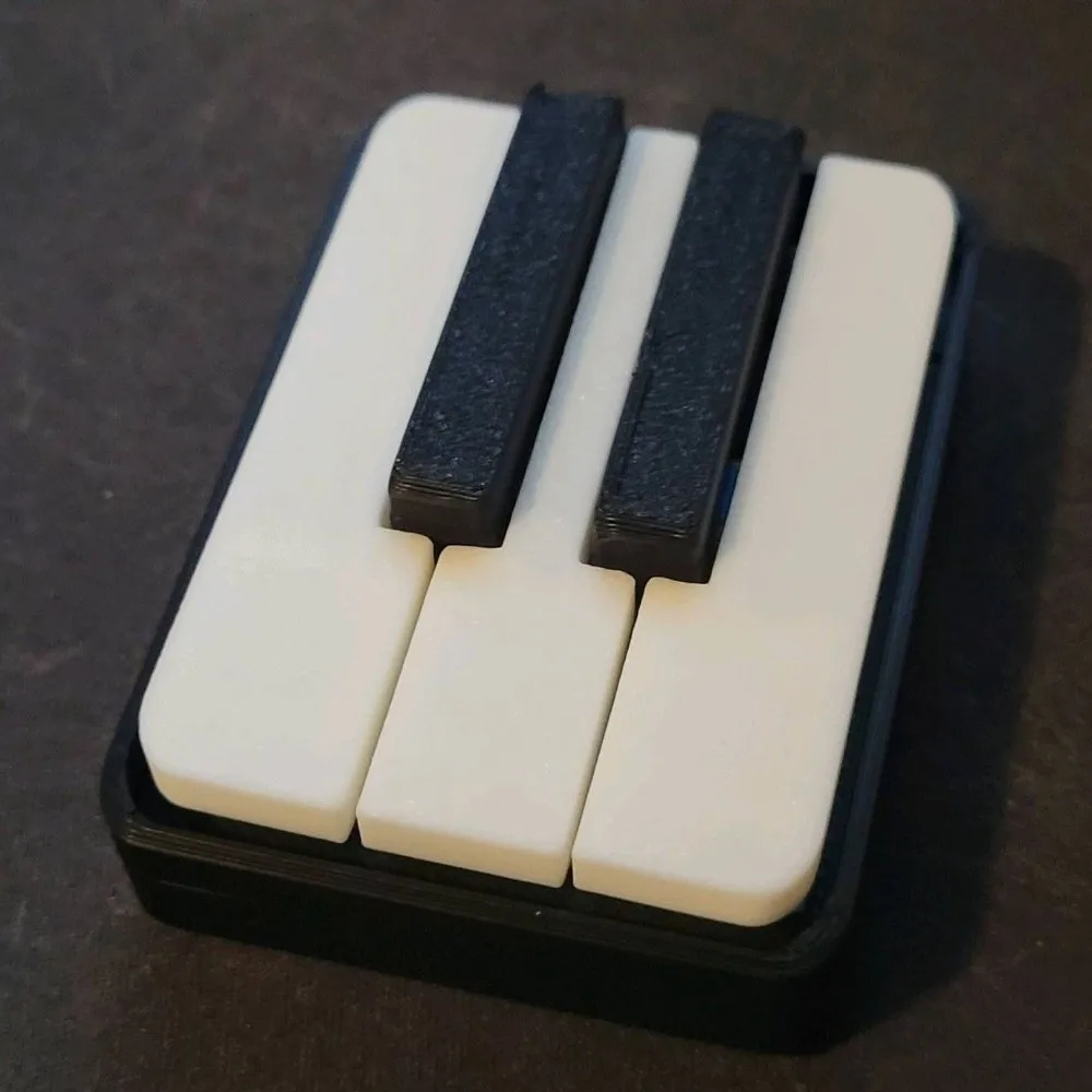 3D Printed Piano Stress Clicker Keychain 5-key Press Novelty Fidget Piano Clicker Charm Keyring Plastic Click Sound Effect