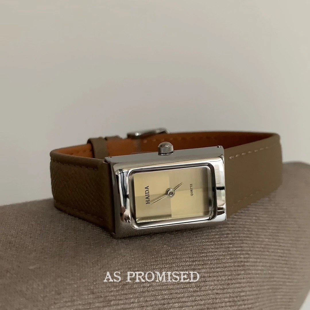 

This stylish and versatile silver-grey leather watch is a sophisticated and elegant stainless steel timepiece for women.