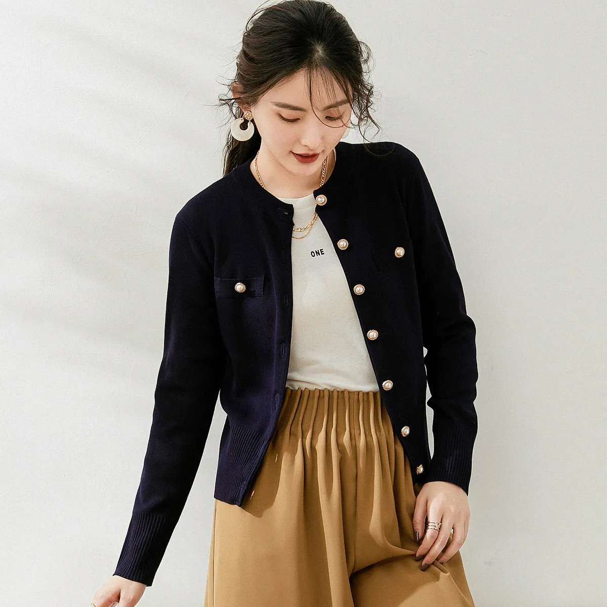 LOUIS YAO 2024 Spring/Autumn French Imitation Pearl Button Knit Sweater Round Neck Cardigan Elegant Style Jacket for Women