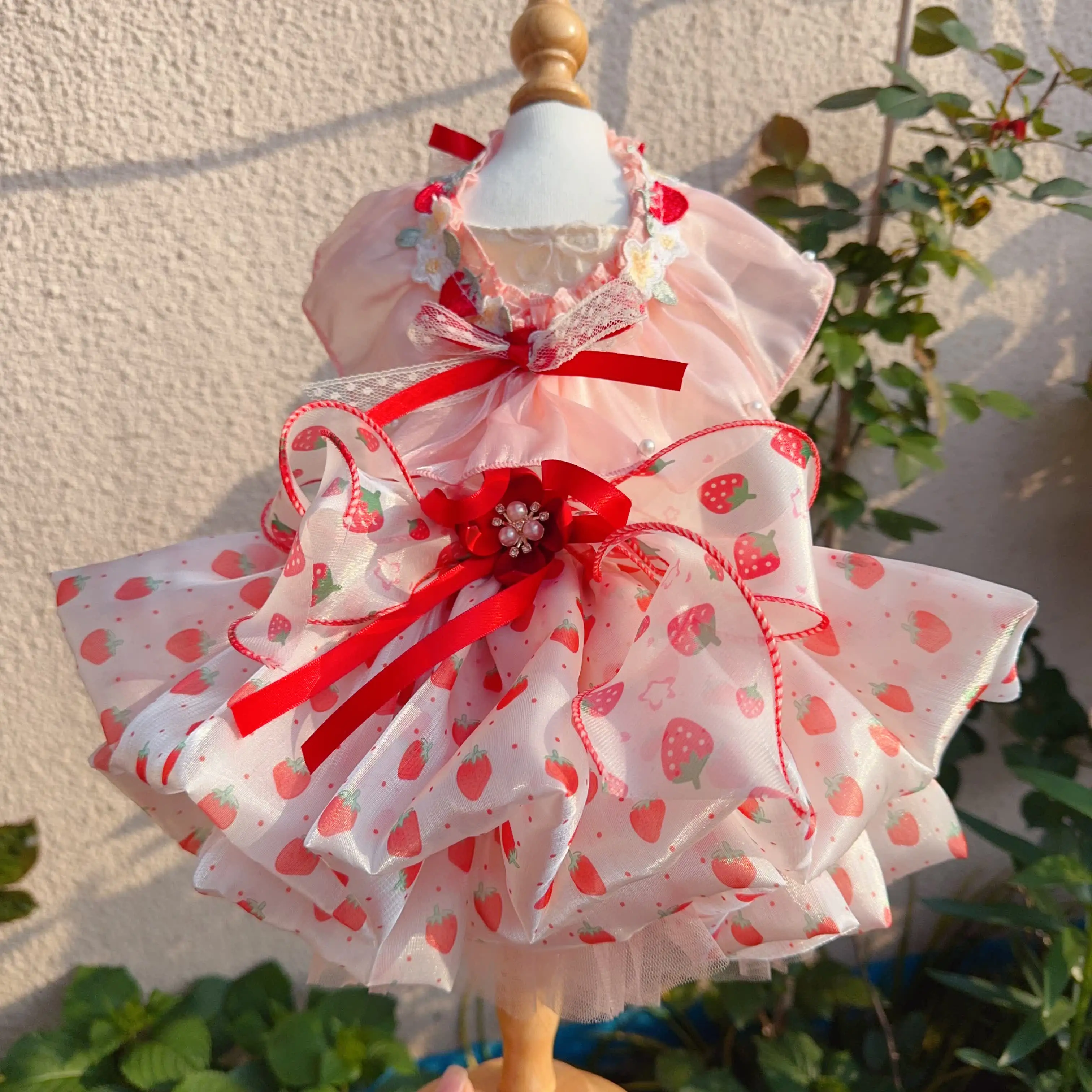 

Милое розовое платье принцессы с клубничным принтом и бантом для собак и кошек, весенне-летняя одежда для маленьких и средних собак, модные комбинезоны для щенков