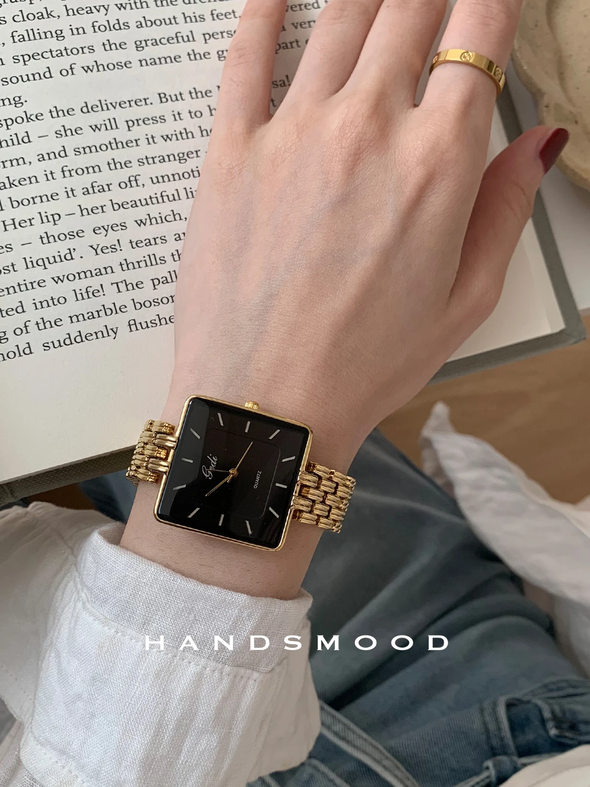 

Elegant Women'S Watch Minimalist Black And Gold Square Dial, Classic And Stylish, High-End And Versatile Quartz Watch For Women.