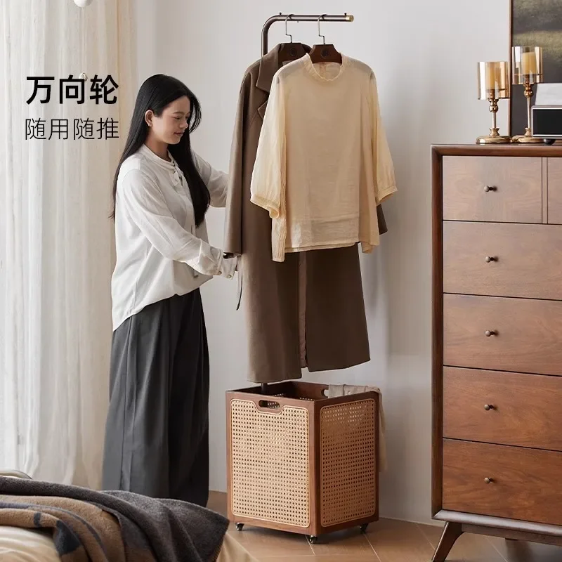 Dormitorio, percha pequeña, perchero de piso a techo, puerta de entrada