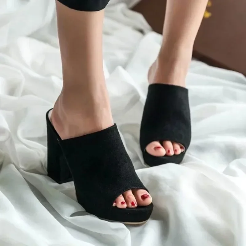 Sandalias clásicas que combinan con todo para mujer, zapatos de tacón grueso antideslizantes, informales, a la moda, primavera y verano, 2024