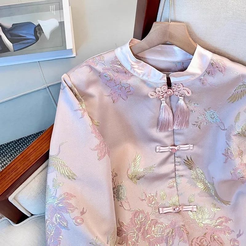 Modische leichte Luxus nationalen Stil rosa neuen chinesischen Mantel für Frauen Frühling und Herbst schwere Stickerei hochwertige Schnalle Top