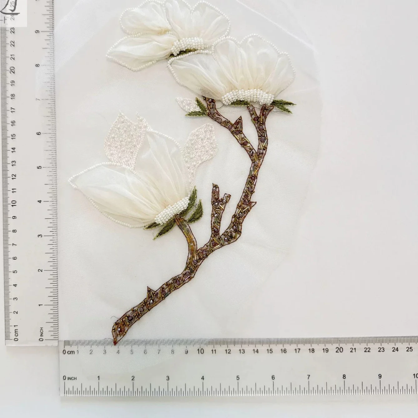 

1 шт. Трехмерная белая вышитая вручную нашивка для одежды, для самостоятельного пришивания, для свадебных платьев, аксессуар для одежды.