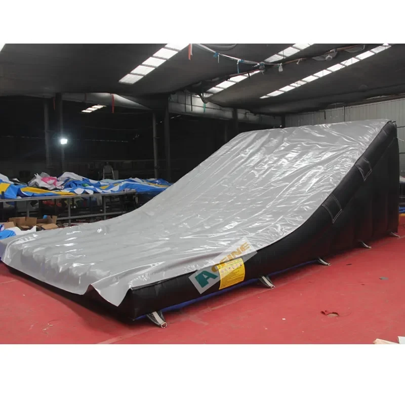 Custom inflatable landing Ramp airbag Ski air bag Sloped bike jump stunt air bag