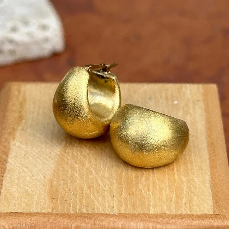 Modische Charme-Halbrund-Ohrringe mit Goldüberzug für Damen, minimalistischer Stil, klassischer Schmuck für Bankette und Festivals