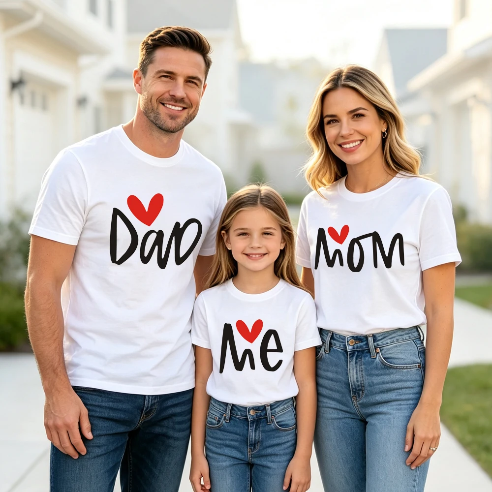 Nuevos conjuntos a juego para la familia, camisetas con estampado gráfico de corazón rojo para papá, mamá y yo, body para bebé, camiseta con look familiar para sesión de fotos