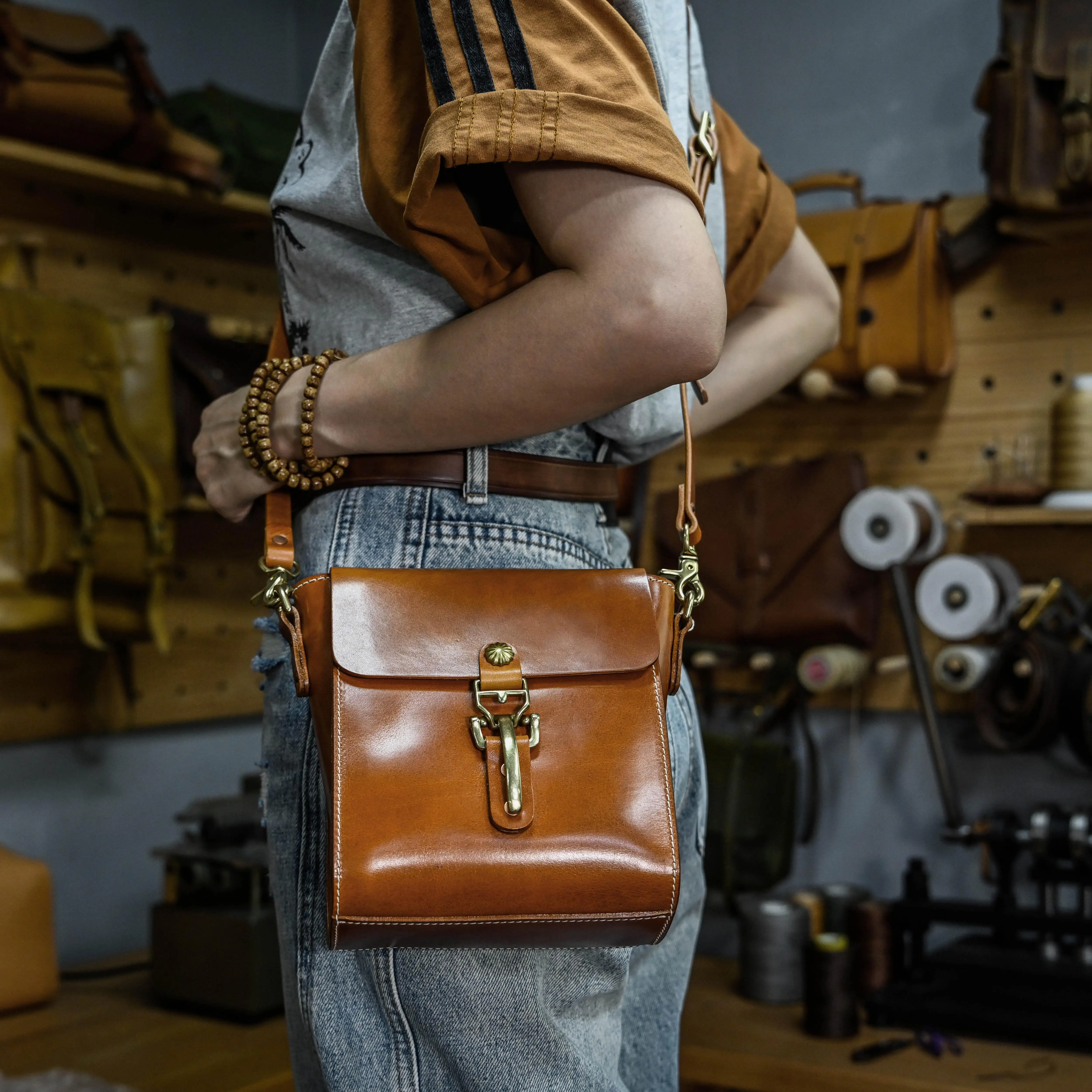 

vintage genuine leather men's phone shoulder bag organizers designers handmade real cowhide women's small crossbody bag