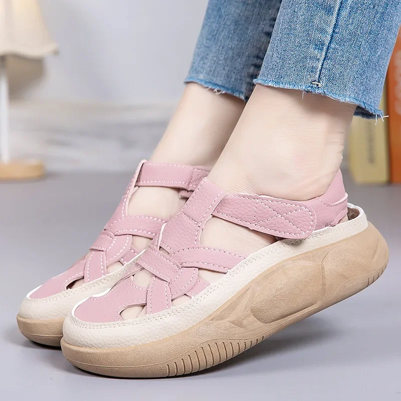 인기 있는 벨크로 여성용 두꺼운 바닥 샌들, 중공 부드러운 바닥 흰색 신발 여성용 통기성 스포츠 및 레저 신발