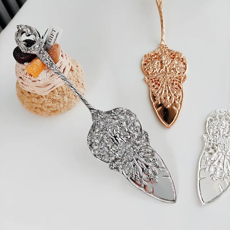 

Cake Knife Hollow Out Carved Cake Spatula Classic Silver Plated Baroque Cake Server Bread Knife European Style Court Tableware