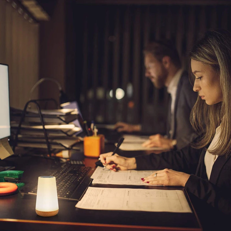 Lampa stołowa Lampka nocna do sypialni 13-kolorowa zmieniająca się dotykowa lampka nocna RGB Zdalne ściemnianie Przenośne oświetlenie pokoju z możliwością ładowania przez USB