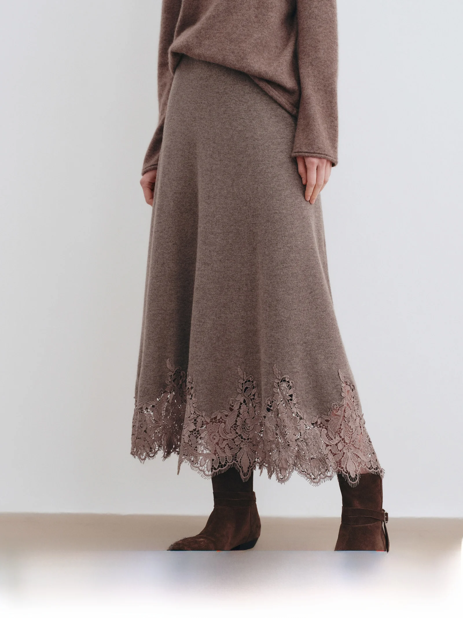 

Женская повседневная юбка А-силуэта из шерстяной смеси с кружевной отделкой и ажурными вставками, средней посадки