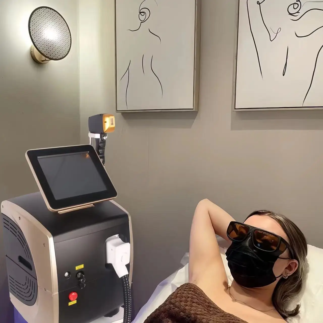 

4000W Professional Diode Laser Hair Removal Machine Alexandrit Triple Wave 808nm 755nm 1064nm White Ice Titanium Laser Epilator