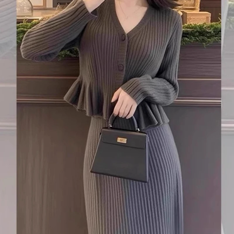 

Autumn and Winter High-end Gray Matching Set, Early Winter Outfit for Women, Fashionable Knitted Sweater and Skirt Two-piece Set