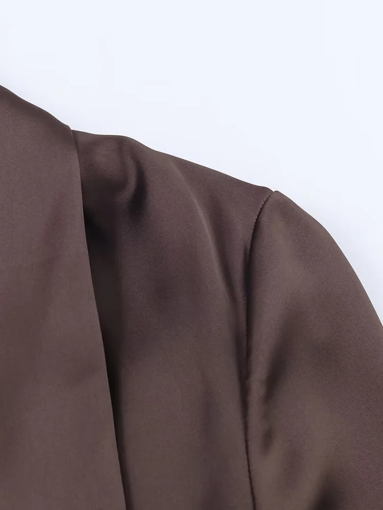 유럽 스타일의 새로운 여성 패션 드레스, 다재다능하고 우아한 심플한 단색 V넥과 새틴 질감.