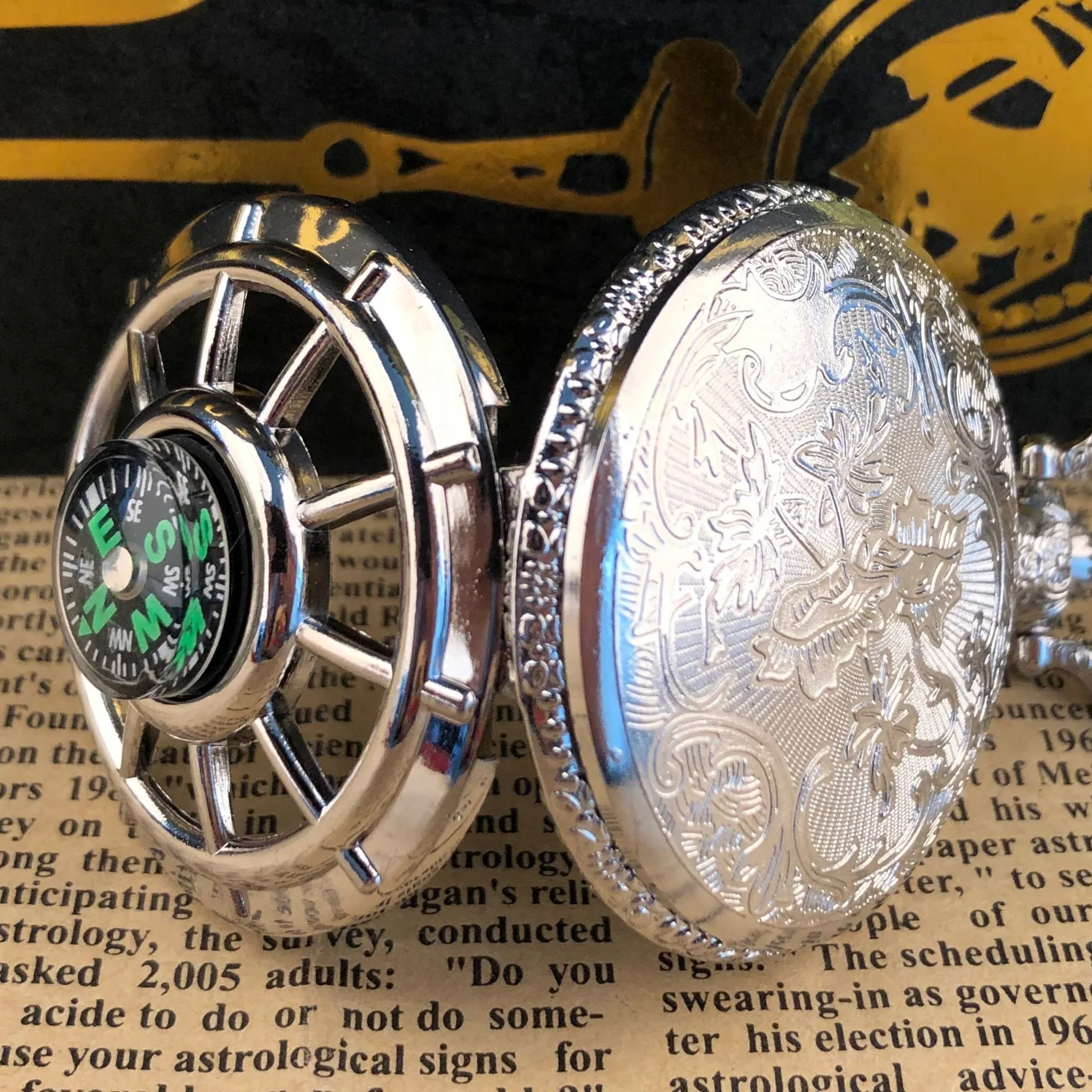 Silver Hollow Gear Compass Quartz Pocket Watch Arabic Numerals Necklace Pendant Clock Men Women Students Gift Popular Decoration