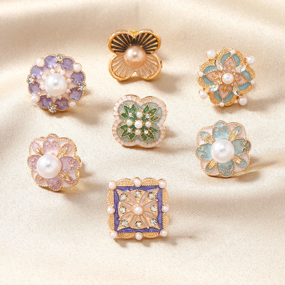 Vintage Women Men Elegant Enamel Pearl Cross Brooches Lapel Pins Unisex Classic Fashion Palace Style Exqusite Badges Accessories