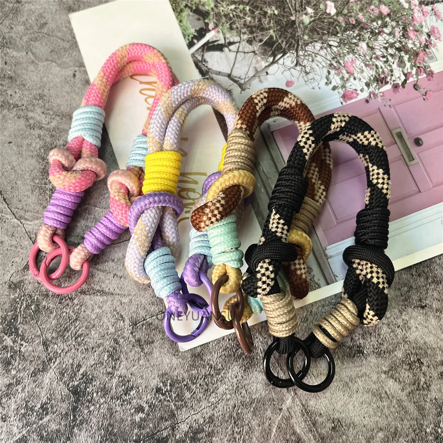 سلسلة خلوية بألوان متباينة حقيبة سلسلة مفاتيح نسائية تزيين الهاتف قسط كيرينغ سلك الهاتف المحمول إلى الهاتف مع الحبل