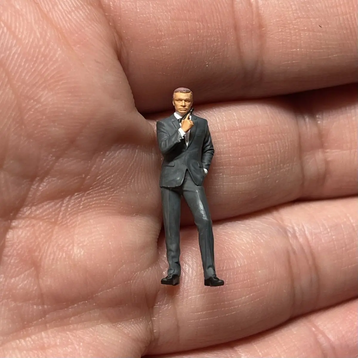 

1/64 Resin Figurine Bond Girl Model Car Scene Props
