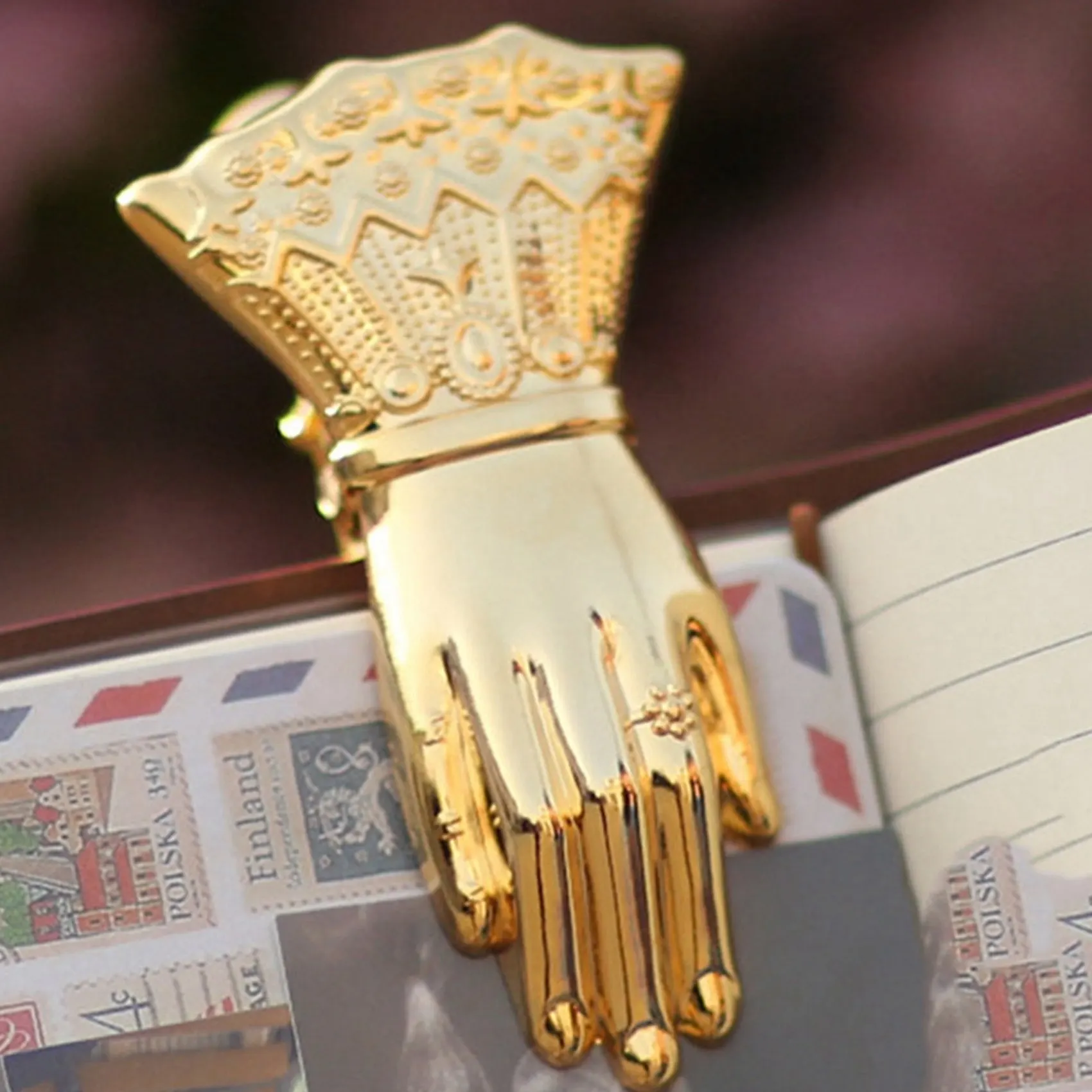 Latest ABBQ-Luxury Chic Paper Storage Clip Ins Wrought Gold Vintage Hand Shape Alloy Document Handbook Storage Clip Home Sealing