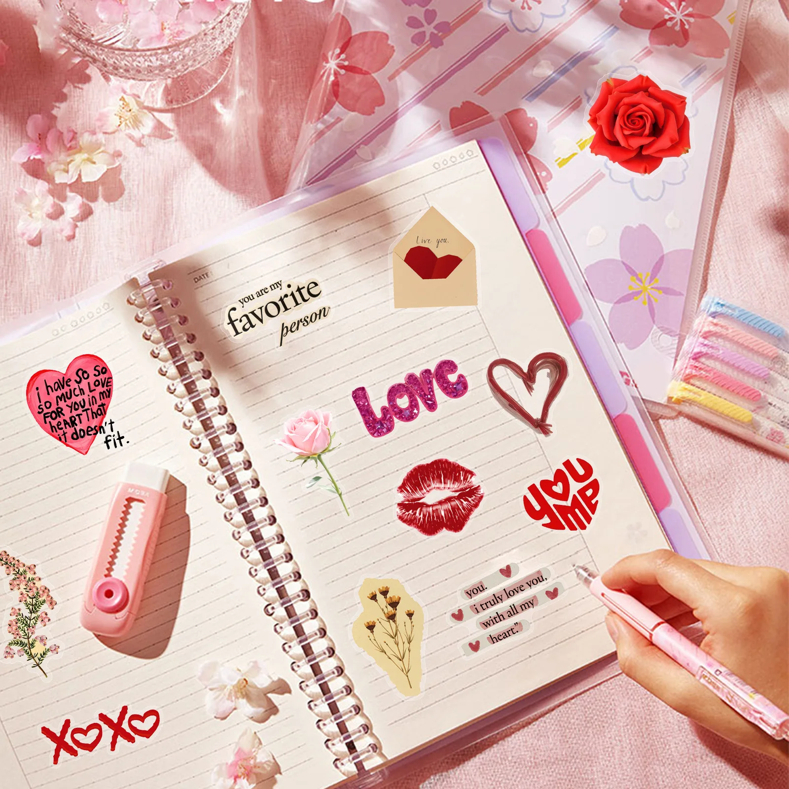 สติกเกอร์การ์ตูนสีแดงวันวาเลนไทน์ 10/50 ชิ้น สไตล์สวยงาม วัสดุ PET ใส สำหรับตกแต่งสเก็ตบอร์ด สมุดโน้ต ตู้เย็น จักรยาน กีตาร์ ของเล่น