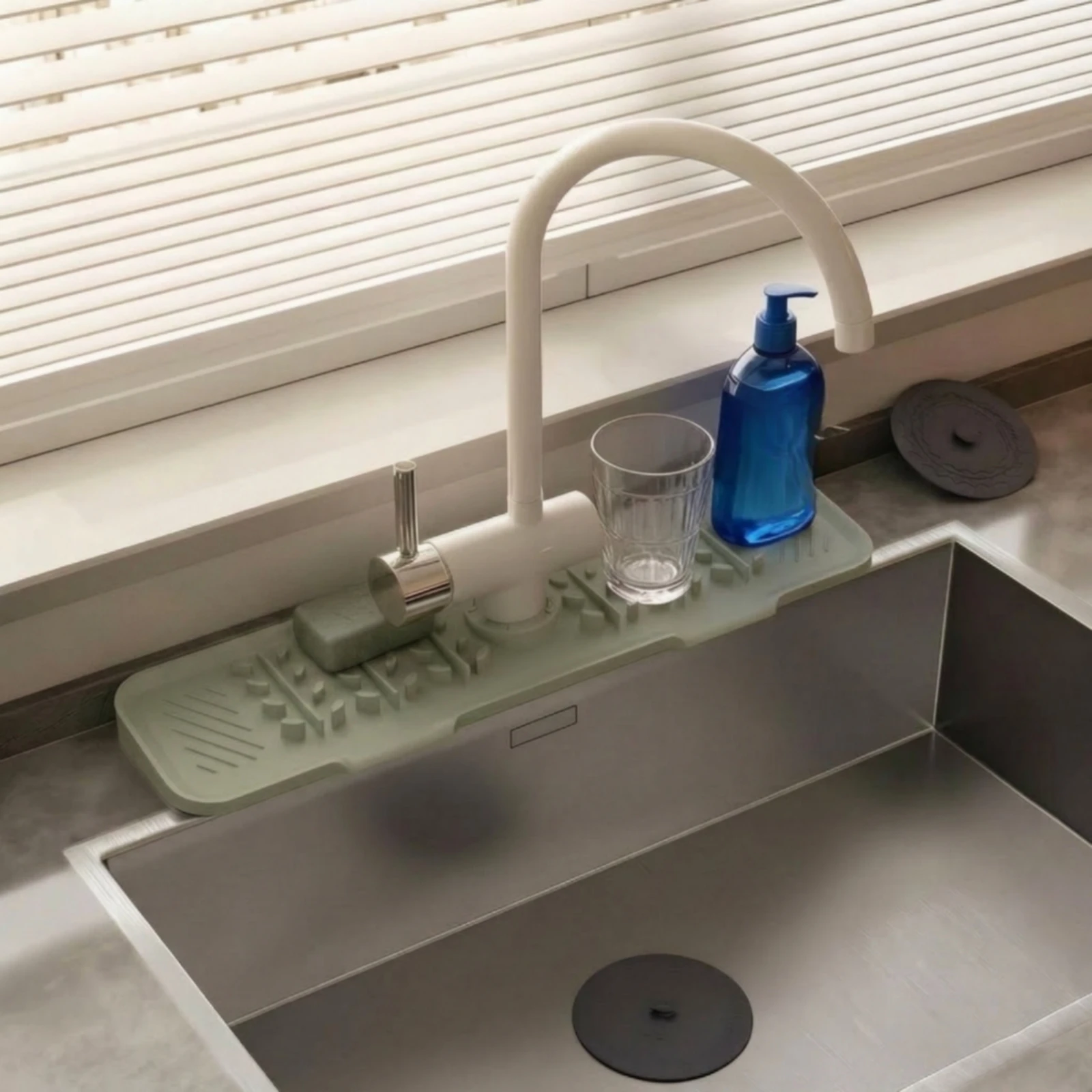 Faucet Mat with Storage Self-Draining Faucet Splash Guard Silicone Sink Splash Guard Sloped Sink Drain Pad Foldable