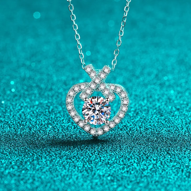 

1.0ct Moissanite S925 Silver Necklet Pendants for Women Plated Pt950 Nimble Love Heart Charm Necklace Fashion Jewelry Wholesale