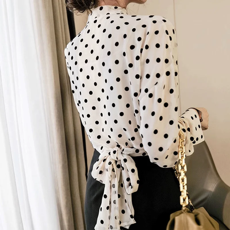 Autumn New Fashion Casual Elegant Retro White Long Sleeved Shirt Original Design Loose V-neck Polka Dot Youthful Wind Lady\'s Top