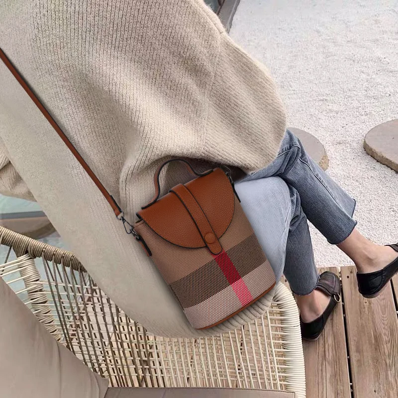 

Aidrani Plaid Mini Bag: Fashionable Canvas & Cowhide Patchwork Crossbody Bag for Women