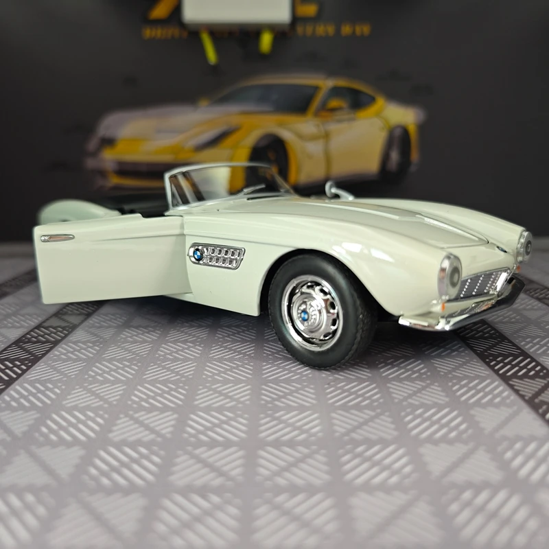 

1:24 simulation BMW 507 alloy convertible vintage car model, doors and engine hood, trunk can be opened has sound and lighting
