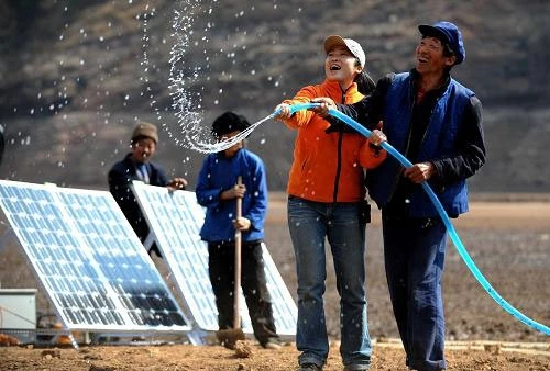 Bomba de água solar sem escova da irrigação da agricultura do poço profundo submersível da c.c. 48v