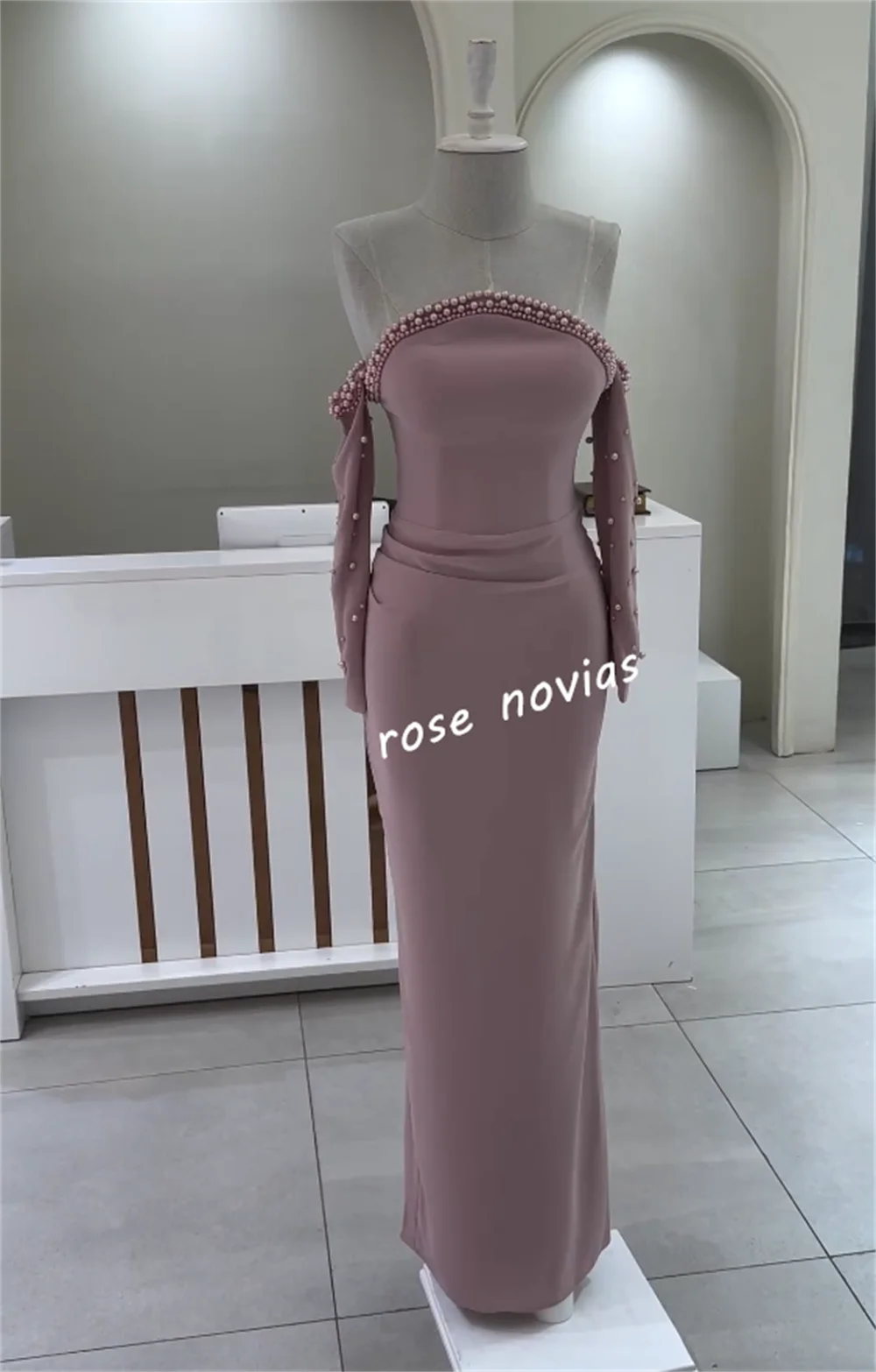 Maßgeschneidertes schulterfreies langes Kleid aus Jersey mit Perlenstickerei und Falten, maßgeschneiderter Anlass, Damen-Luxus-Abend, elegante Party, Hochzeit, Glitzer