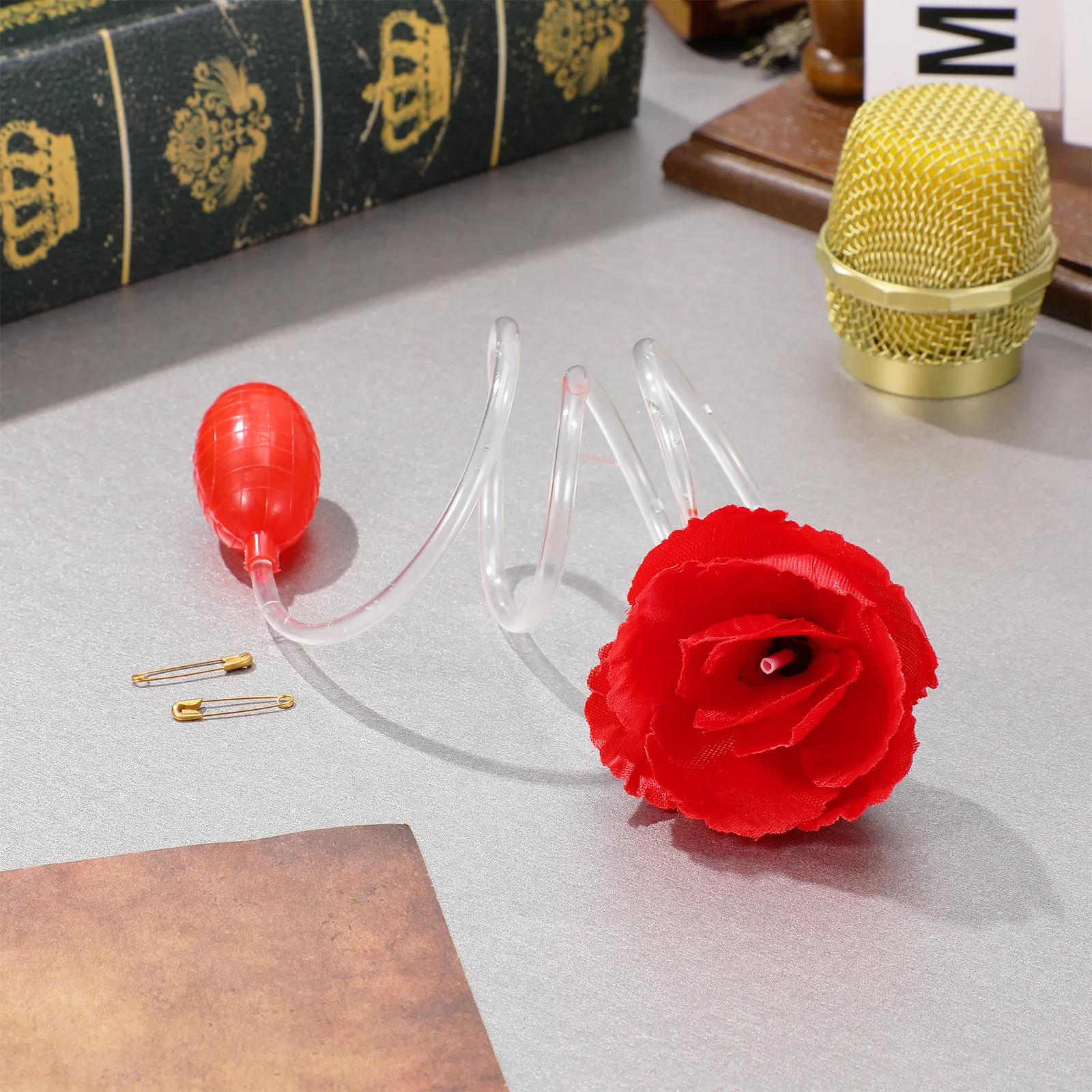 

2 pcs Squirt Trick Realistic Squirting Red Rose For April Fool Day Halloween Party Wedding Birthday Prank Set Reusable Funny