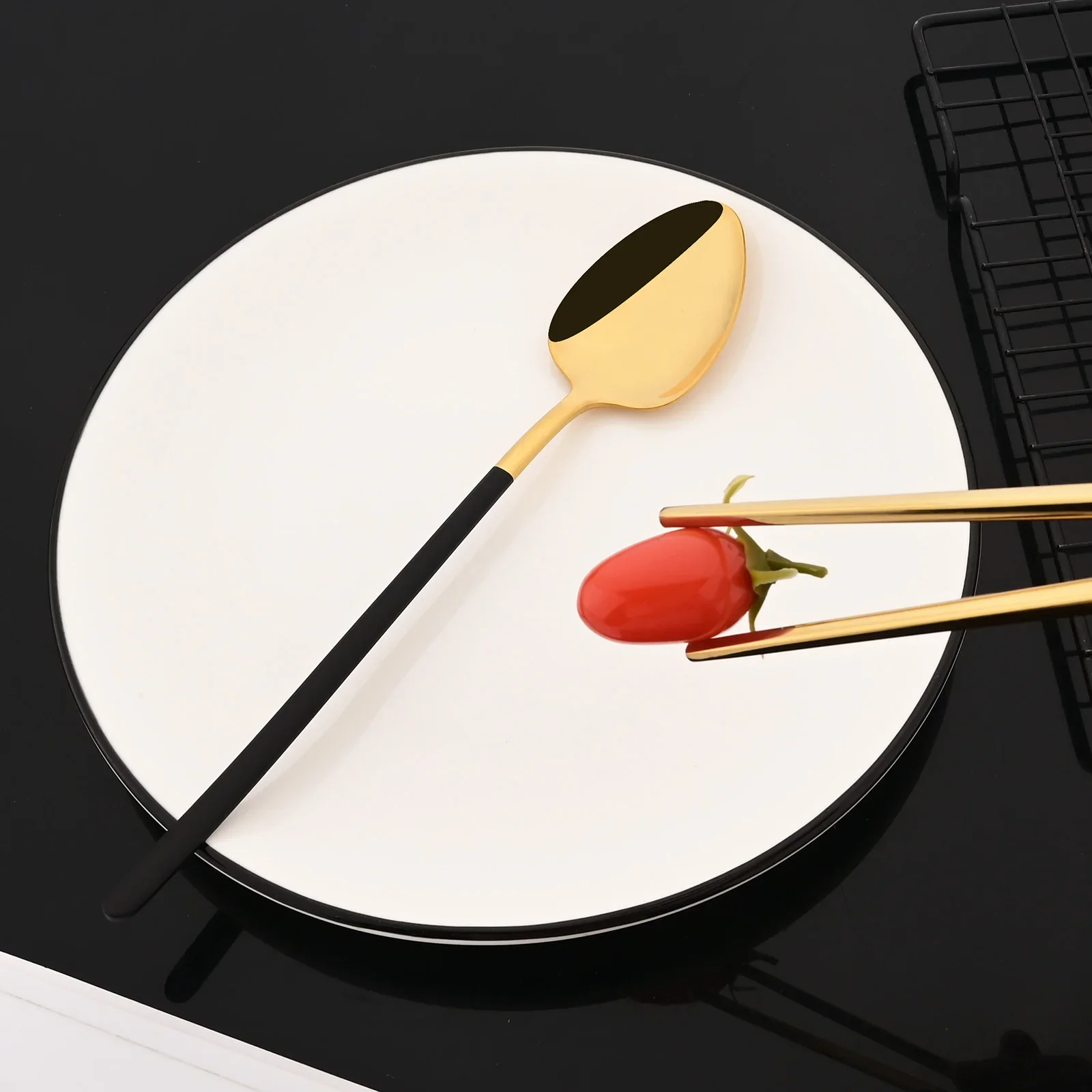 New Stainless Steel Cutlery Set Sushi Sticks Dinner Spoons Set 8Pcs Dinnerware Korean Chopsticks Dinner Spoon Flatware Set