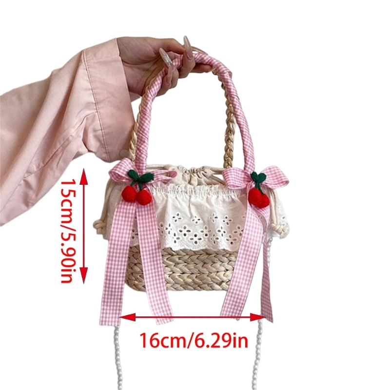 Kleine Beuteltasche, Handtasche aus gewebtem Stroh mit süßer Schleife und Spitze und Perlenkette