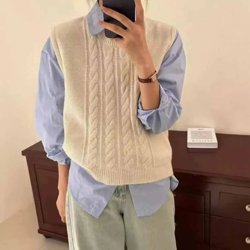 2025 New O-Neck Knitted Vest Women Solid Loose Sleeveless Undershirt Sweater Vest Female Vintage Versatile Twist Knit Jumper Top