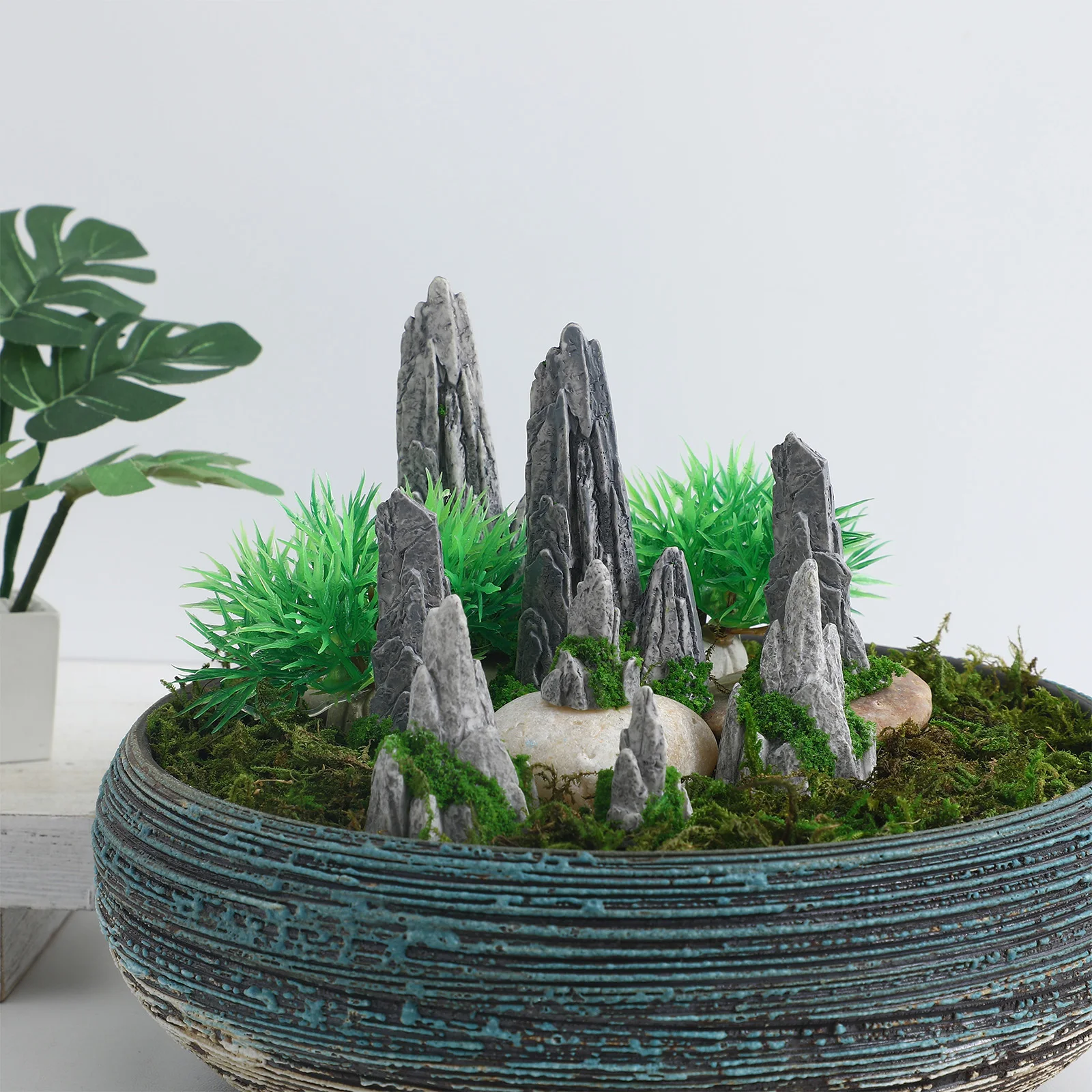 

8pcs Mini Rockery Decor Figurines Resin Garden Statues Home Office Ornament Outdoor Landscape Decoration Aquarium Tank