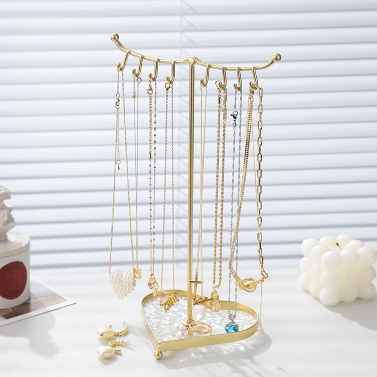 Gold-Plated Iron Heart-Shaped Jewelry Stand – Multi-Hook,Bottom Tray for Rings/Earrings/Pendants, Dual-Purpose Storage/Display