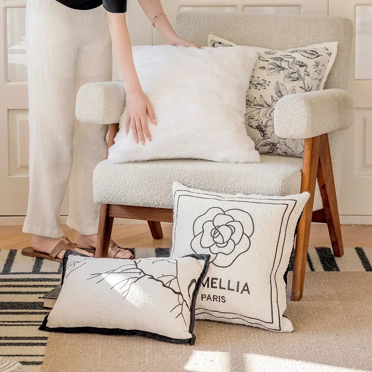 2024 Black White Light Luxury Cushion Cover Camellia Jacquard Embroidery Pillow Covers Decorative Nordic Living Room Pillowcases