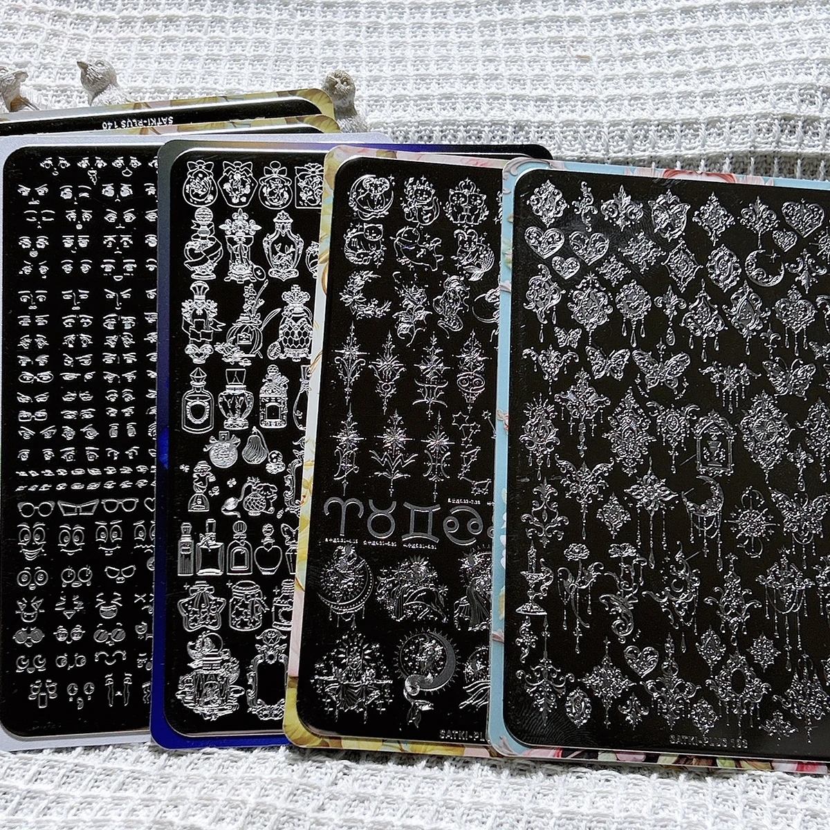 Nail Art-stempelplaat, stempelbare stalen plaat voor beginners, geen handschildering nodig, nageldecoratiesjabloon, veelbelovende wolken, wolkenpatronen, snelle nagelkunst, nieuwe proberen, nieuwe methode, snelle schoonheidverbetering stempelplaat