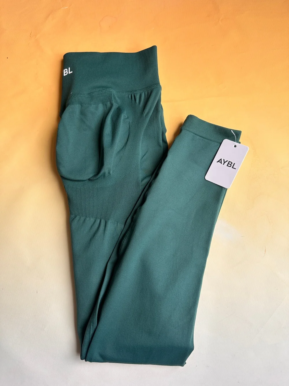 Sport-Yoga-Bekleidung für Damen: Nahtloser und atmungsaktiver Yoga-BH, unsichtbare und eng anliegende Hose, hautfreundlich und hochelastisch. – Detail 12