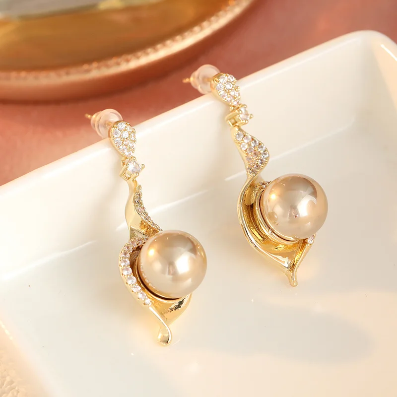 Exquisite Luxus-Ohrringe für Damen mit kugelförmigem Anhänger, eingelegtem Zirkonia, funkelnden, exquisiten Ohrringen, eleganten Schmuckgeschenken