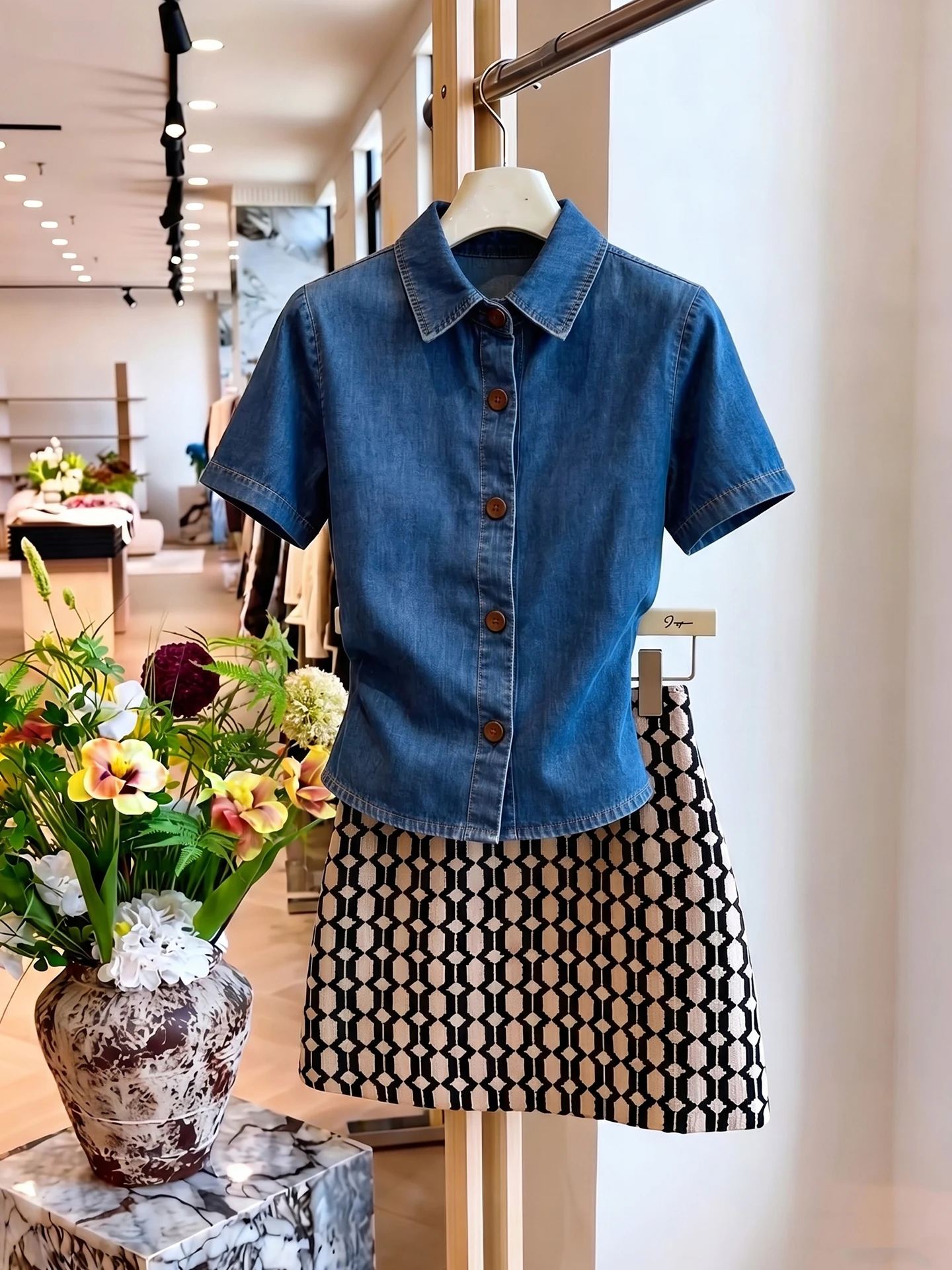 

Retro Versatile Single-Button Neck Short Sleeve Shirt Women's Fashionable Summer 2026 Korean Style Loose Fit Color
