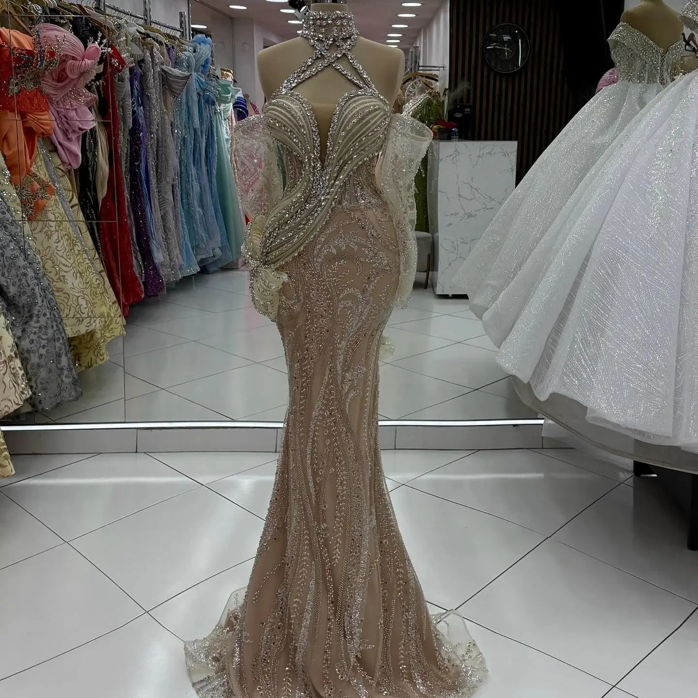 

Elegant Long Sleeve Champagne Evening Dresses 2025 Crystals Mermaid Party Dress For Weddings Arabic Prom Gowns Customized Robes