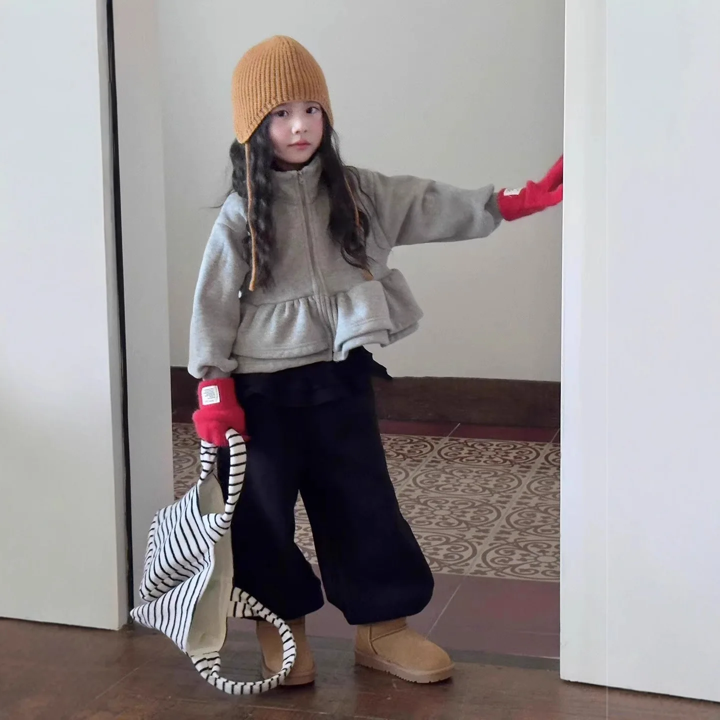 الأطفال سترة الفتيات هيم مزدوج الصوف سميكة سستة معطف فوقي 2025 شتاء جديد ملابس الأطفال الموضة