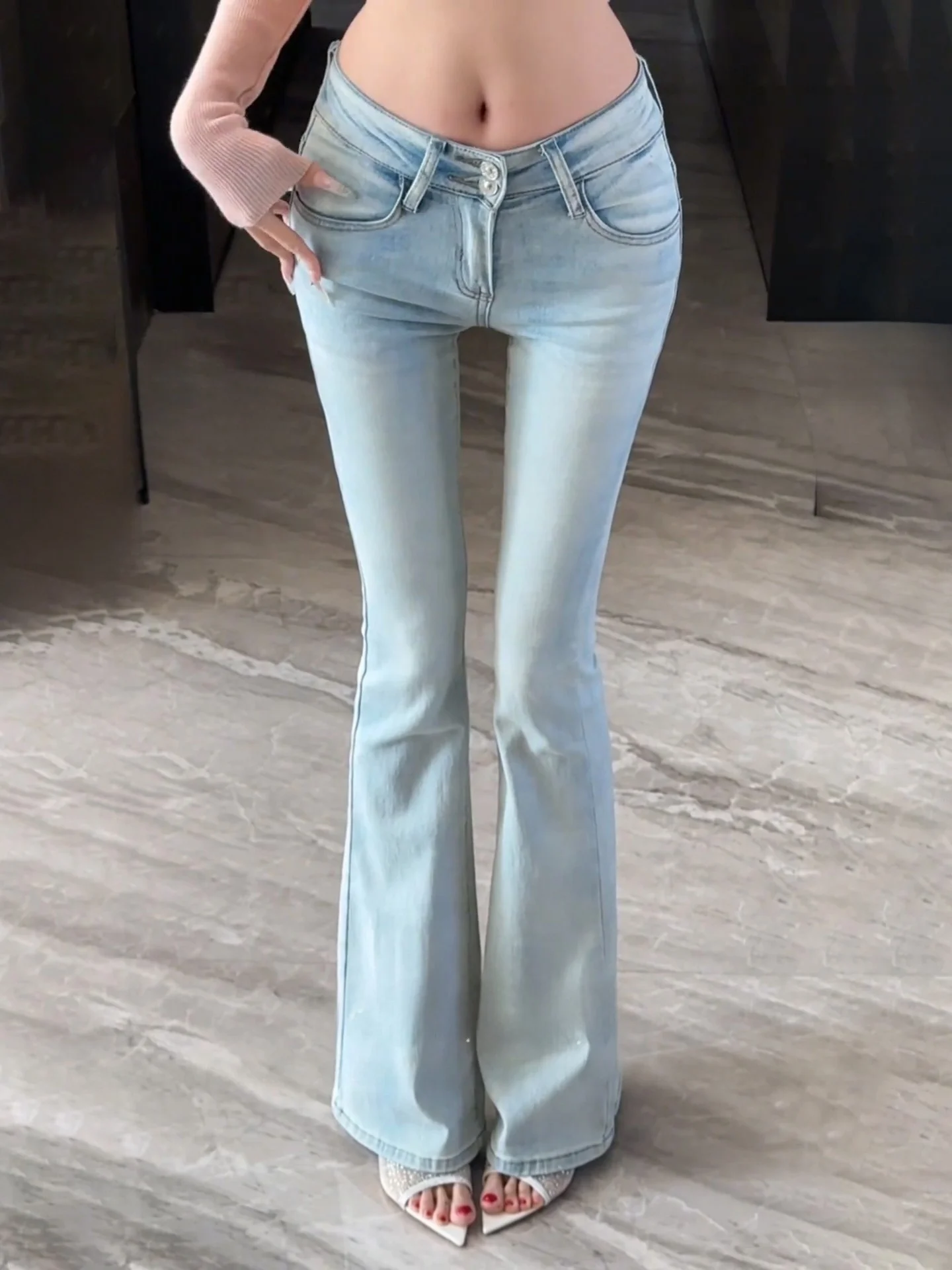 

Новые весенне-летние корейские джинсы-клеш светло-голубого цвета для женщин, с эффектом утяжки бедер, длинные брюки с высокой талией из хлопка стрейч